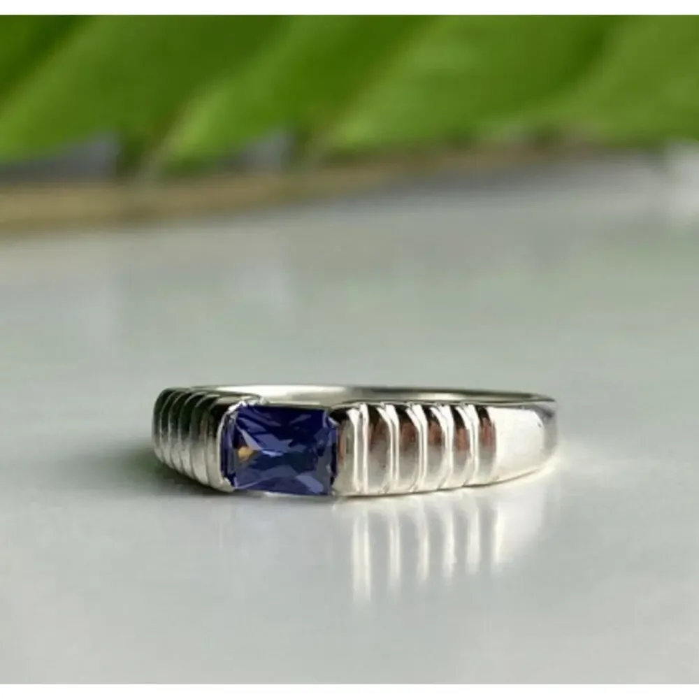 925 Sterling Silver Purple CZ Ring Size 6.5